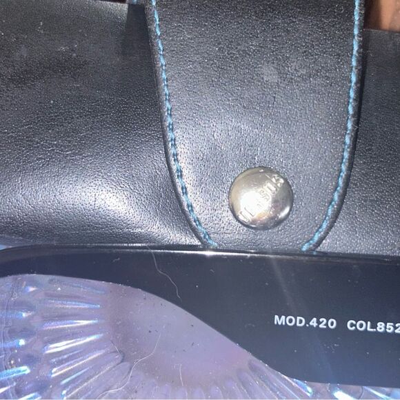 VERSACE “Versus” Medusa authentic sunglasses. Black w/gold logo. 420/C col. 852 - Picture 8 of 8